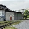 skladišče Livarne za pesek, zadaj silosi Pivovarne Union. Spredaj levo čuvajnica, katera ni nikoli zaživela.