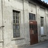 Strugarna in ostala strojna obdelava. Vhod iz »Ulice pridnih«.